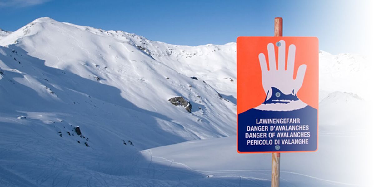 Lawinengefahr-im-Winterurlaub-Skifahren-Pulverschnee-Bergretter